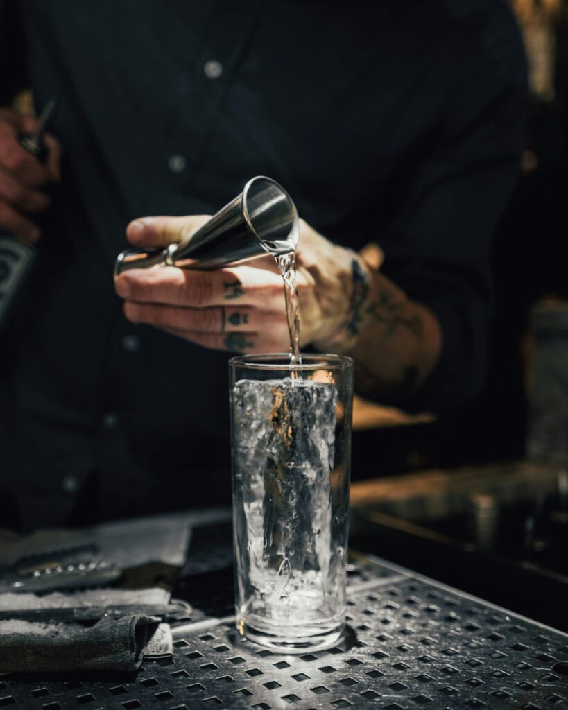 5 maneras en las que tu bartender favorito es como un superhéroe