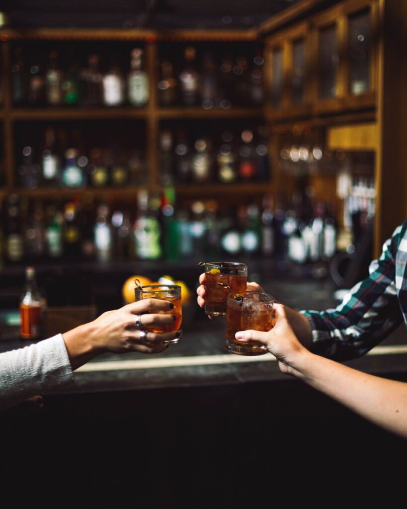 5 maneras en las que tu bartender favorito es como un superhéroe