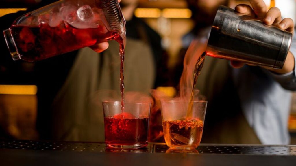 5 maneras en las que tu bartender favorito es como un superhéroe