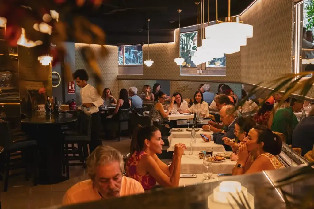 Bar Vint-i-Quatre: la Barcelona contemporánea en estado puro