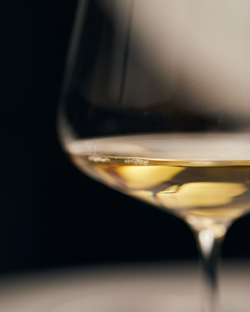 ¿Qué es la fermentación maloláctica en la vinificación?