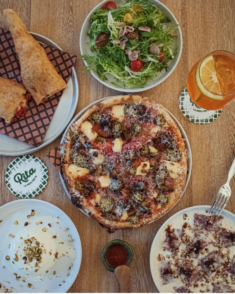 Rita Pizza Frita: un homenaje dorado a la tradición napolitana