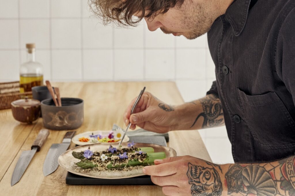 Airbnb quiere ser tu nuevo restaurante favorito (y está en tu sala)