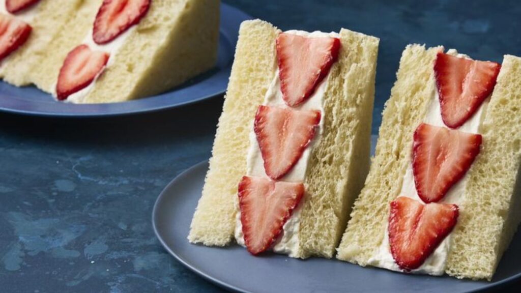 ¿Eres fan de los sandos? Prepara este con fresa para saciar el antojo