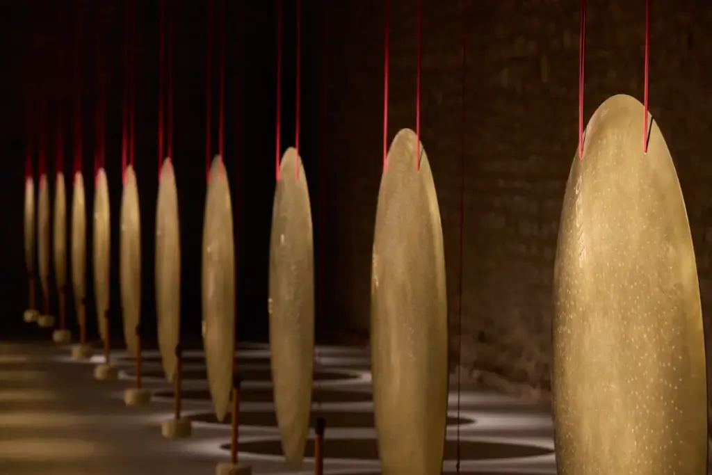 Jaume Plensa y CVNE: vínculo entre arte, vino y tiempo