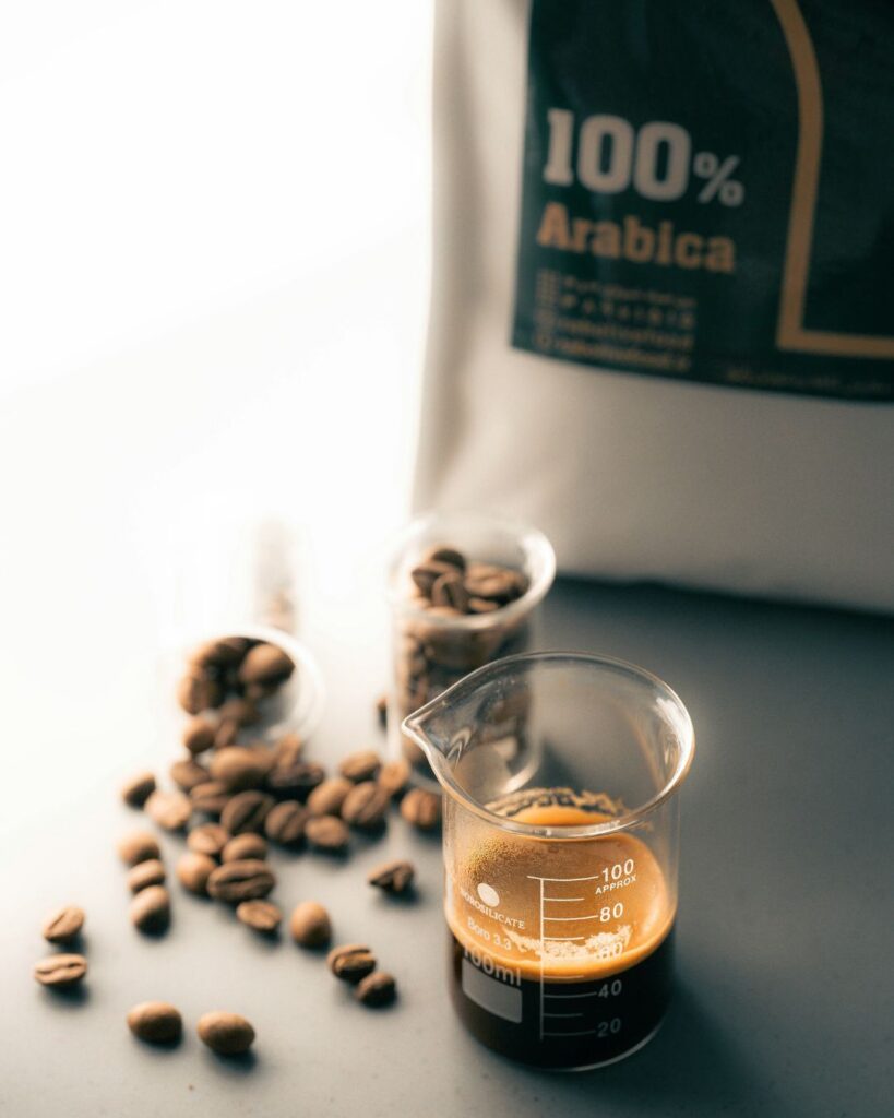 ¿Cuáles son las diferencias entre los granos de café Arábica y Robusta?