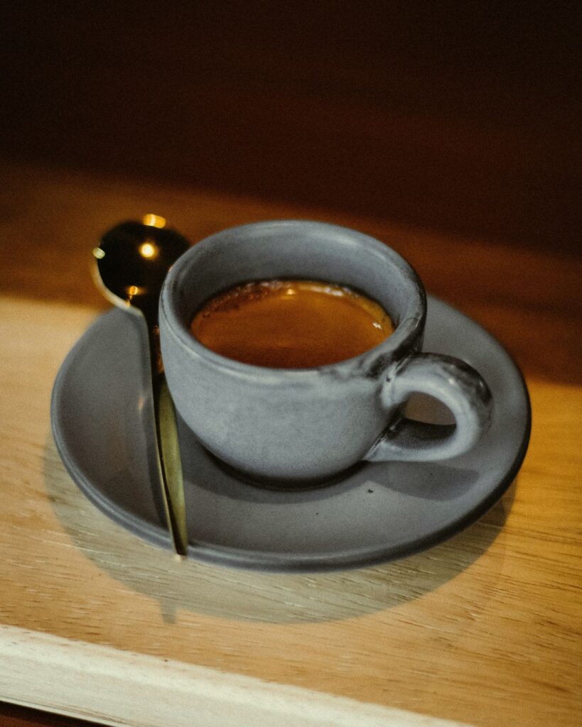 ¿Cuáles son las diferencias entre los granos de café Arábica y Robusta?