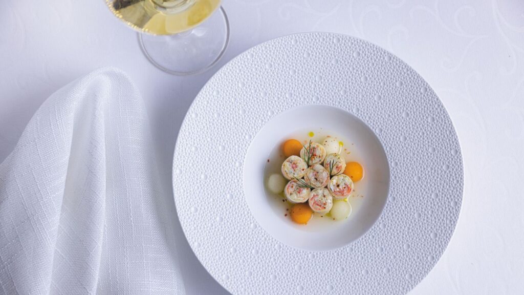 Azure, el nuevo restaurante insignia de Regent Seven Seas Cruises 