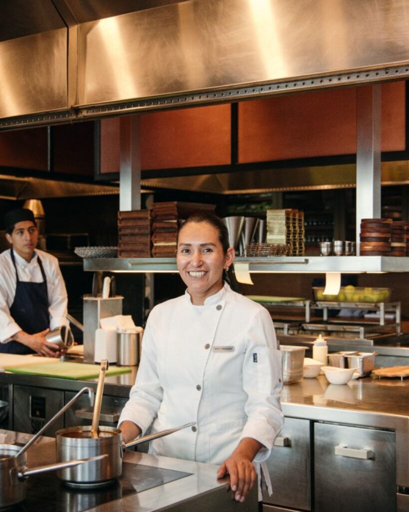 Samos, cocina de altura con la firma de Nayeli Caballero