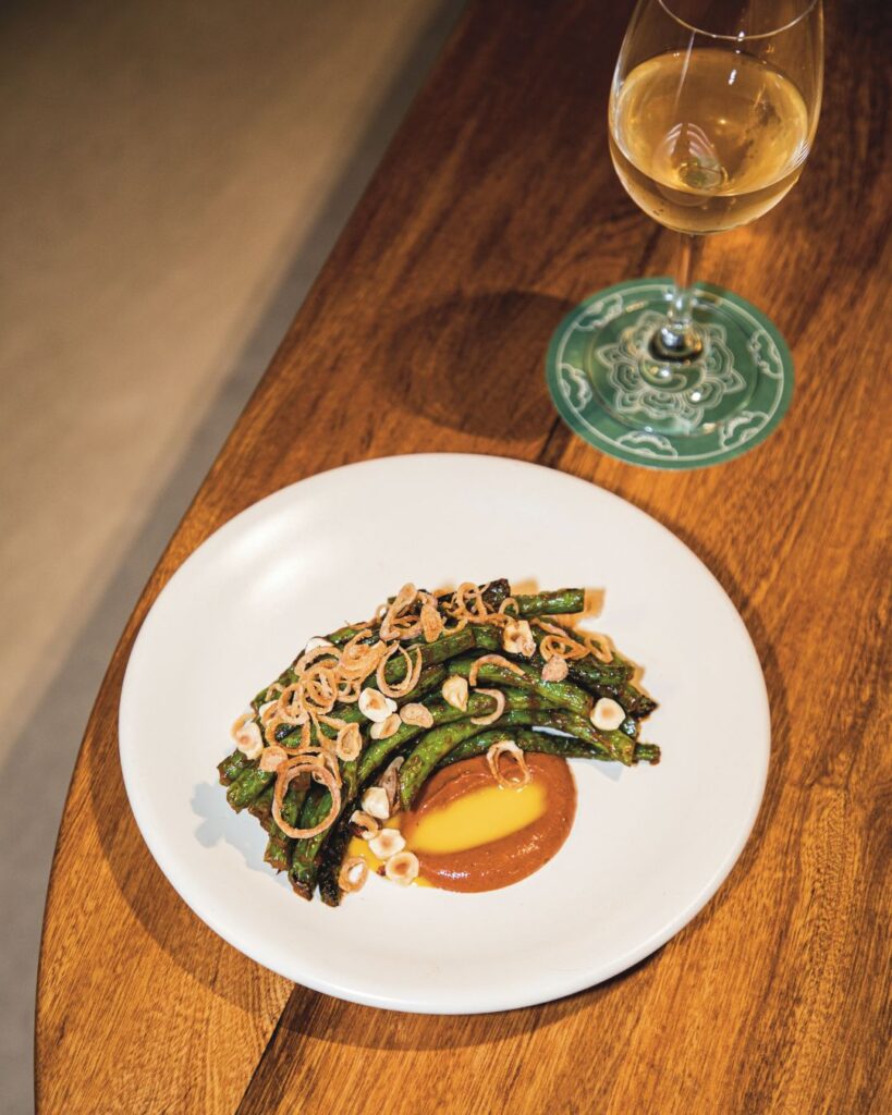 De Jowong a tu cocina: ejotes tostados con romesco de Gochujang