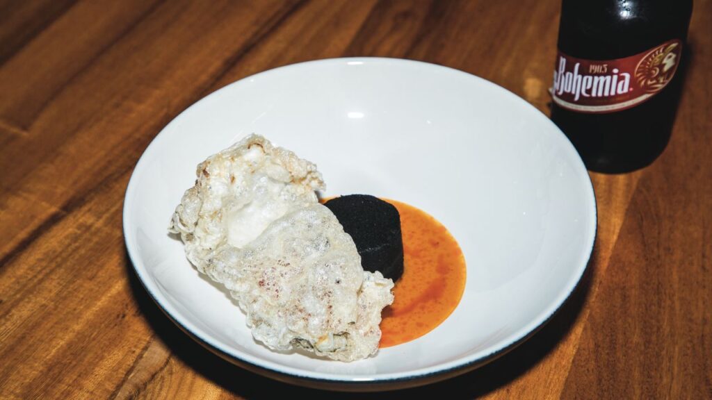 José Hau te comparte su receta de crudo de pescado