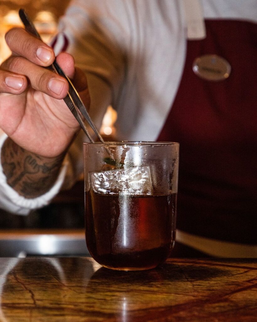 "Herbolaria Mexicana", el nuevo menú de coctelería de Bekeb