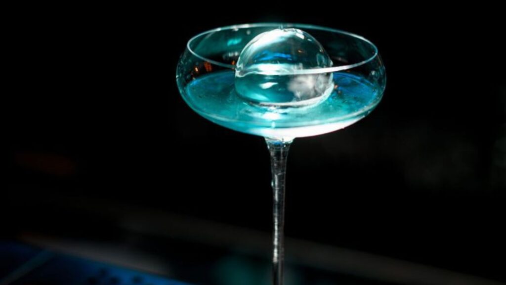 Por qué es importante la forma y el tamaño del hielo en tu bebida