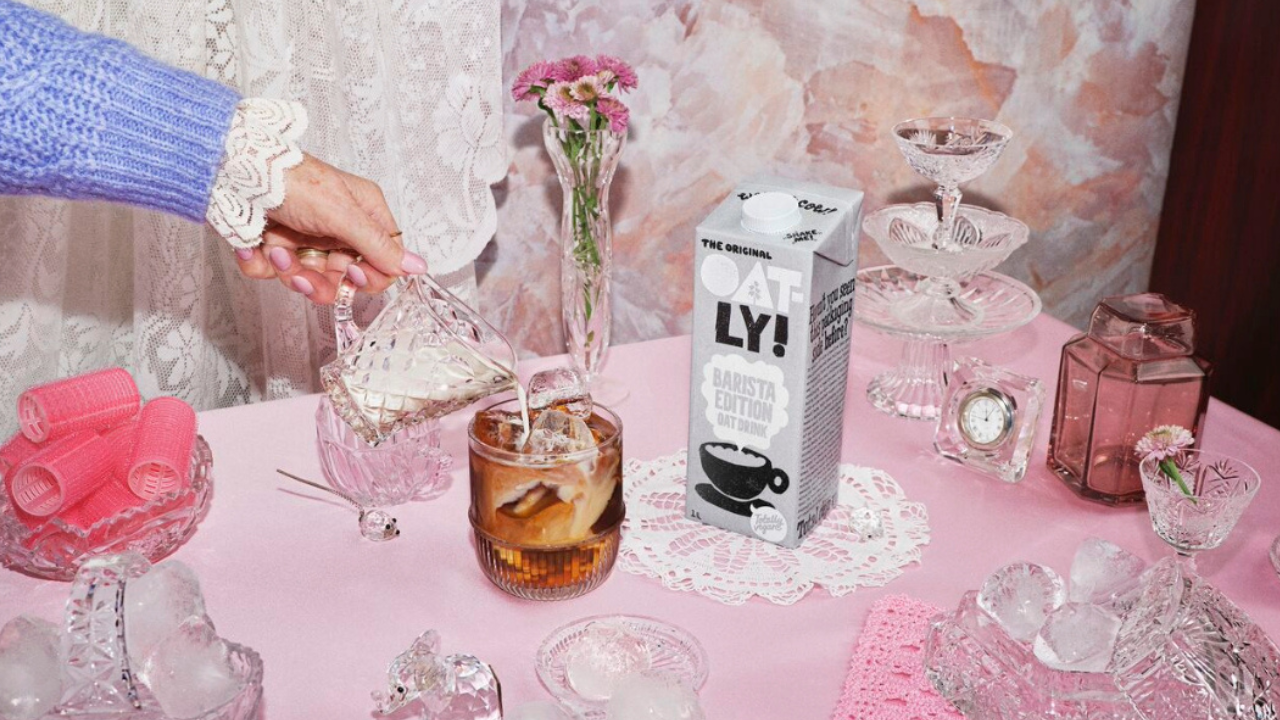 Oatly celebra un año revolucionando el café en México