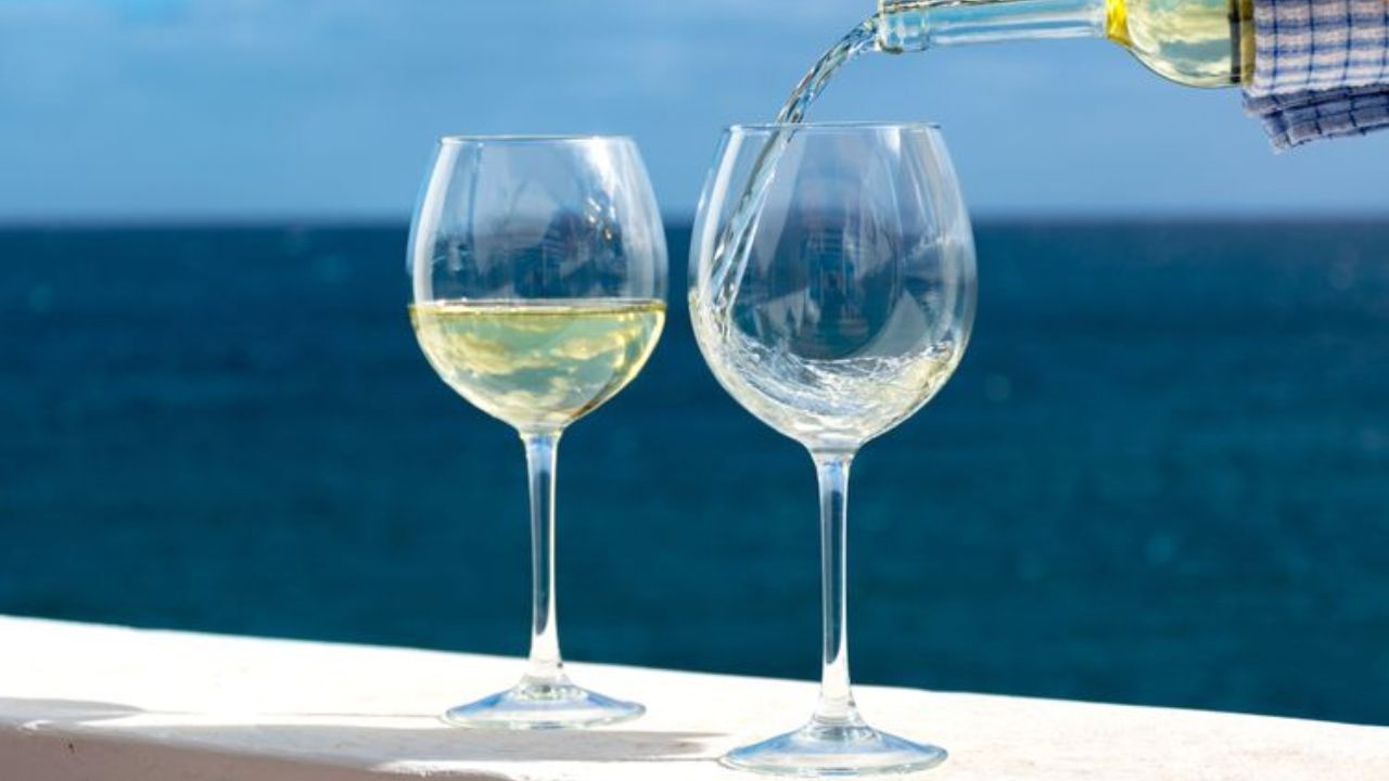 El consejo infalible para enfriar tu botella de vino rápidamente El consejo infalible para enfriar tu botella de vino rápidamente