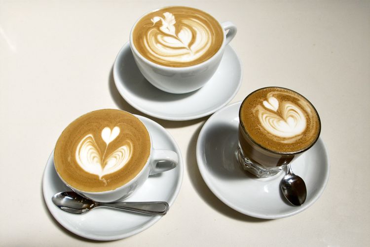 Aprende a texturizar leche para tu arte latte, como en la cafetería
