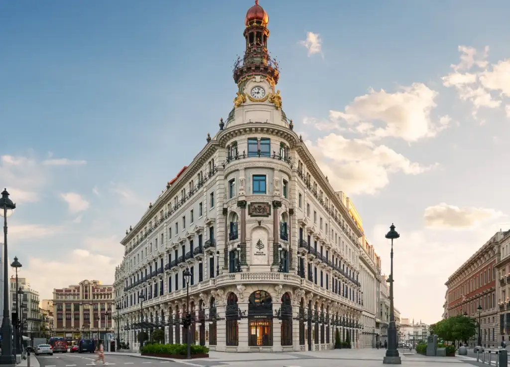 Four Seasons Hotel Madrid: 5 años de lujo, premios y reconocimiento internacional