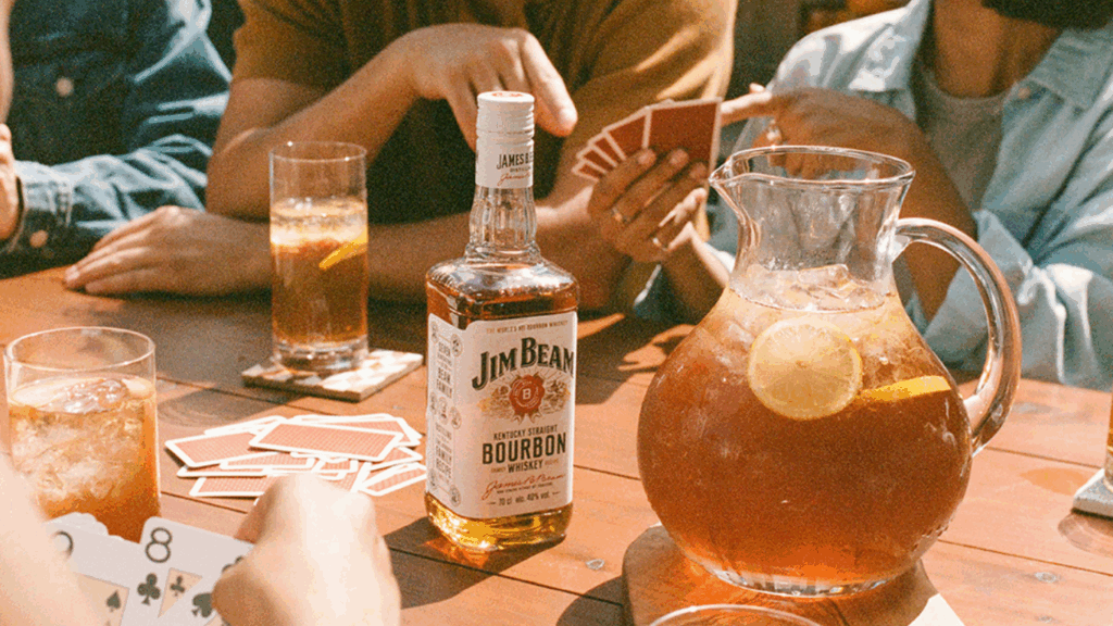 Los mejores drinks para recibir el otoño con amigos y Jim Beam