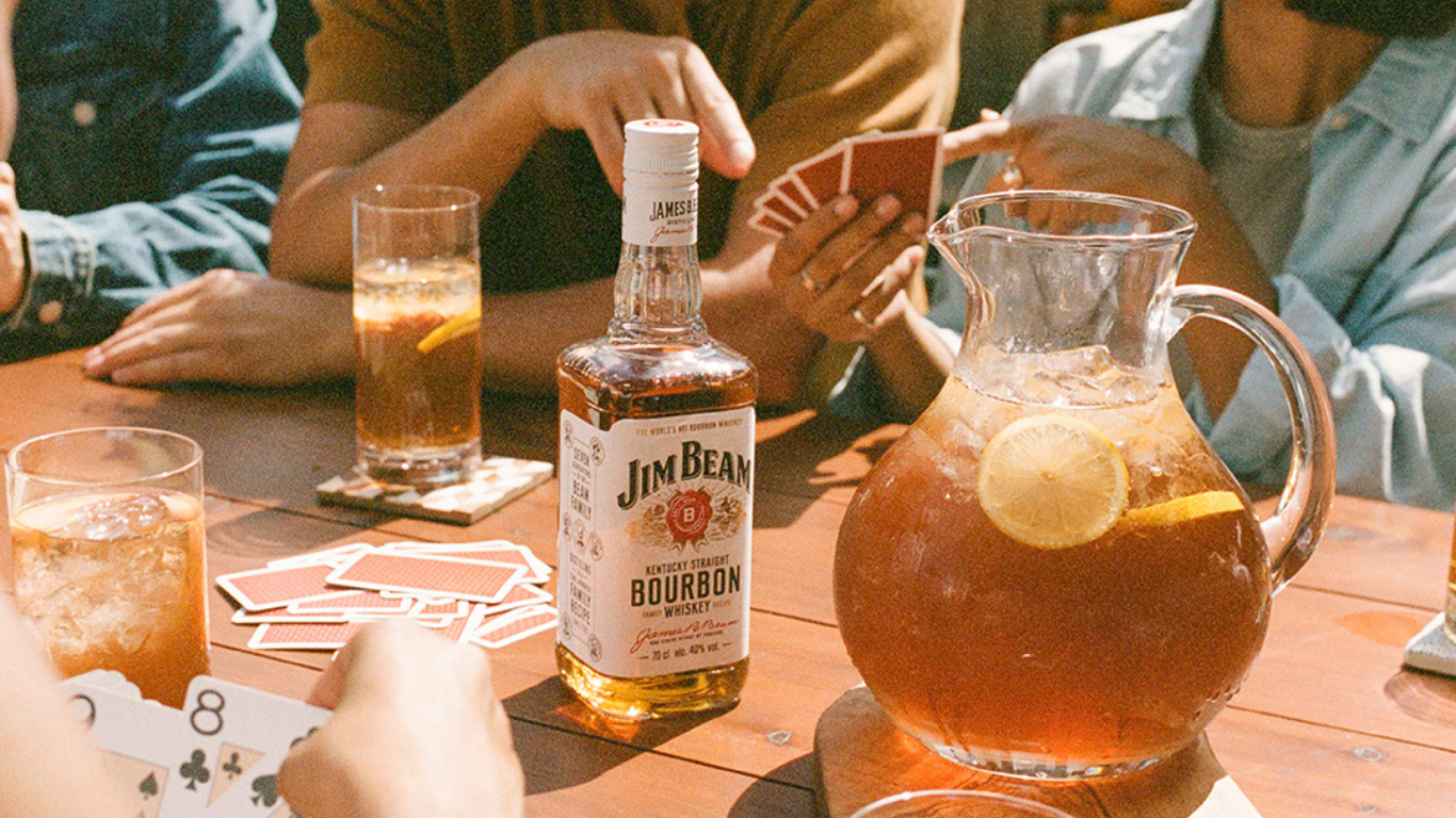 Los mejores drinks para recibir el otoño con amigos y Jim Beam