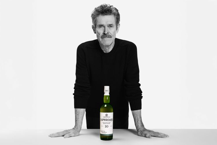 Willem Dafoe y Laphroaig crean juntos un nuevo whisky escocés