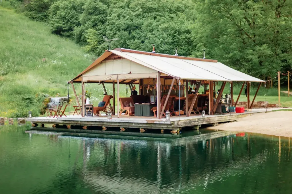 Los 33 cocinan en WildKitchen, la parrilla exclusiva en la finca del director de cine Guy Ritchie