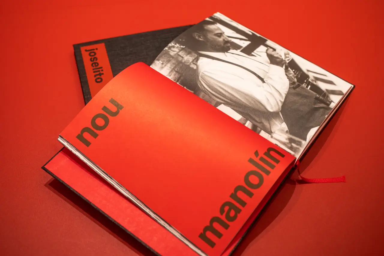 Joselito y Nou Manolín unidos por una barra…. y un libro Joselito y Nou Manolín unidos por una barra…. y un libro