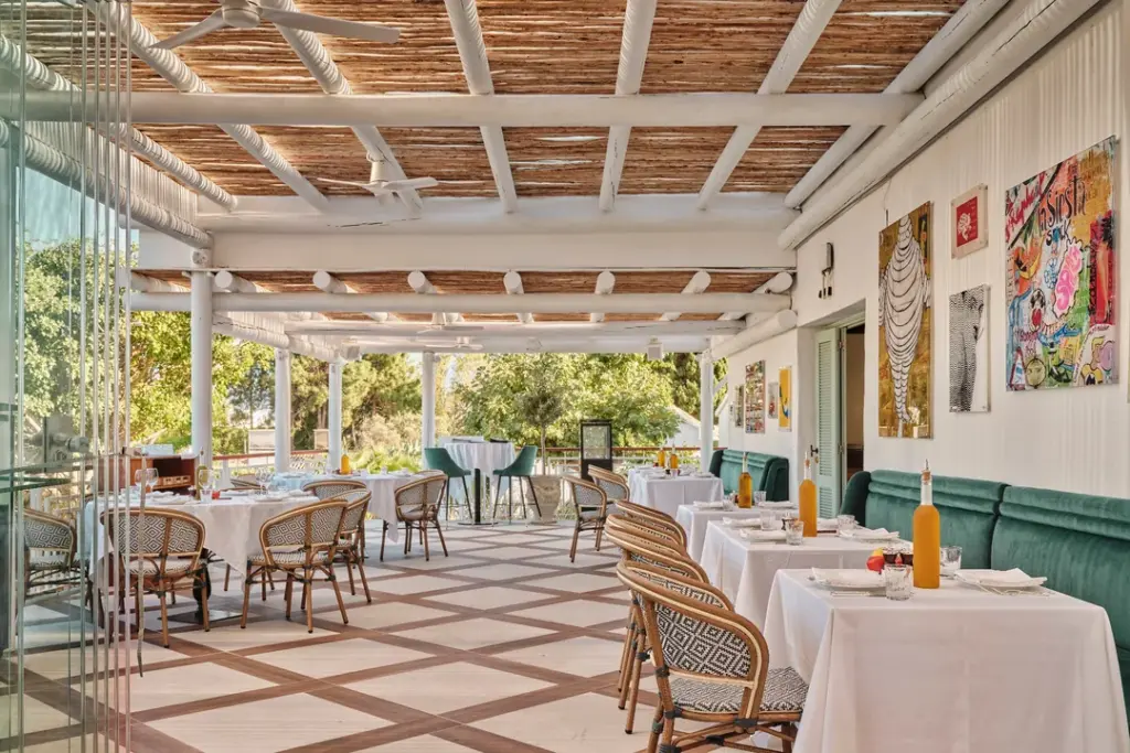 La Petite Maison llega a Marbella con un pop-up en Boho Club hasta noviembre