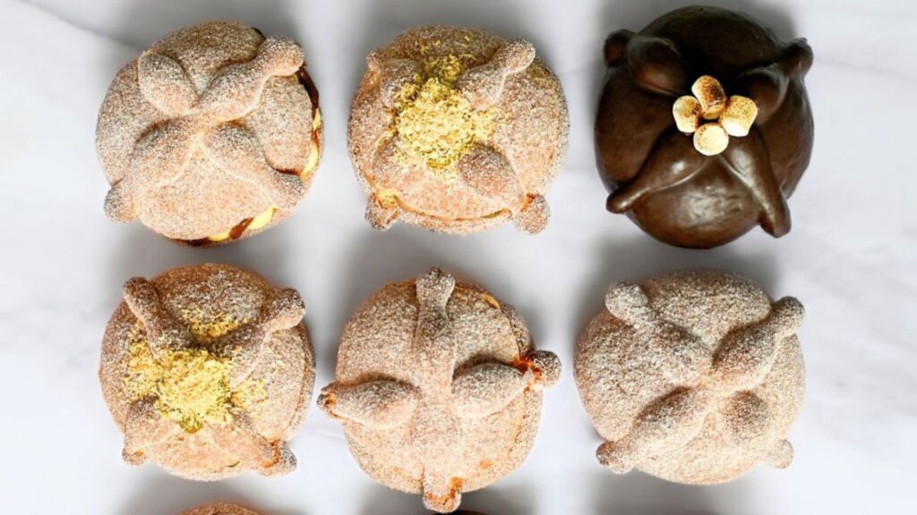 Pan de muerto con todo… menos lo clásico