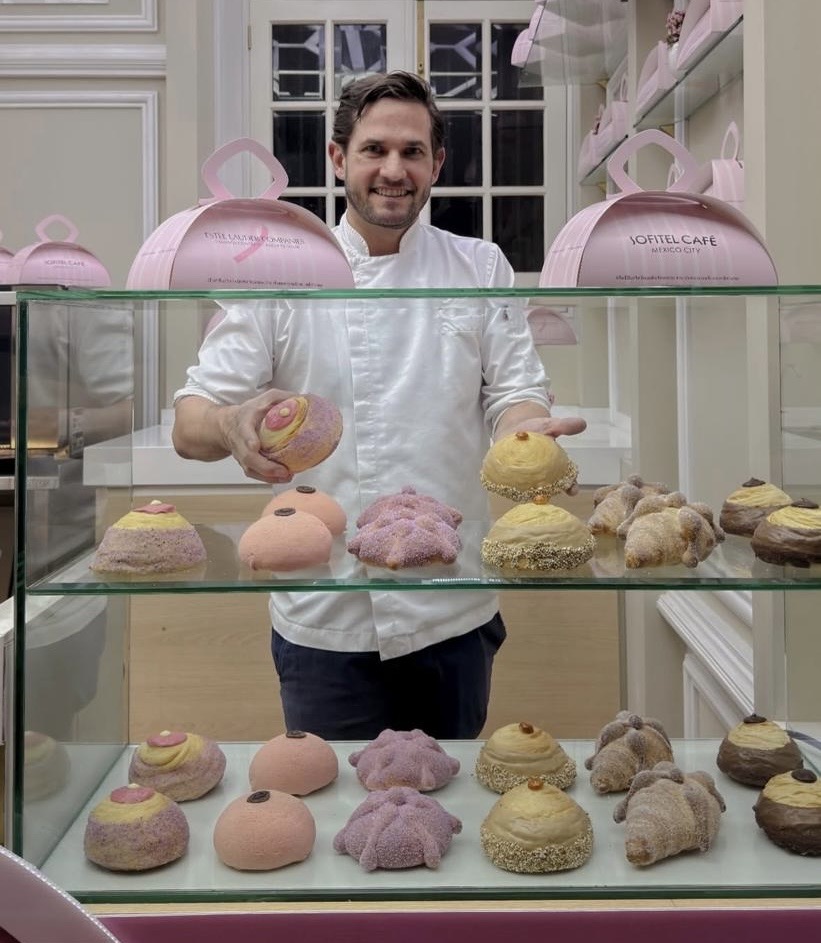 Octubre sabe diferente con nuestra Concha Rosa, la concha del mes en Aromas. Tradición, color y sabor en cada mordida.