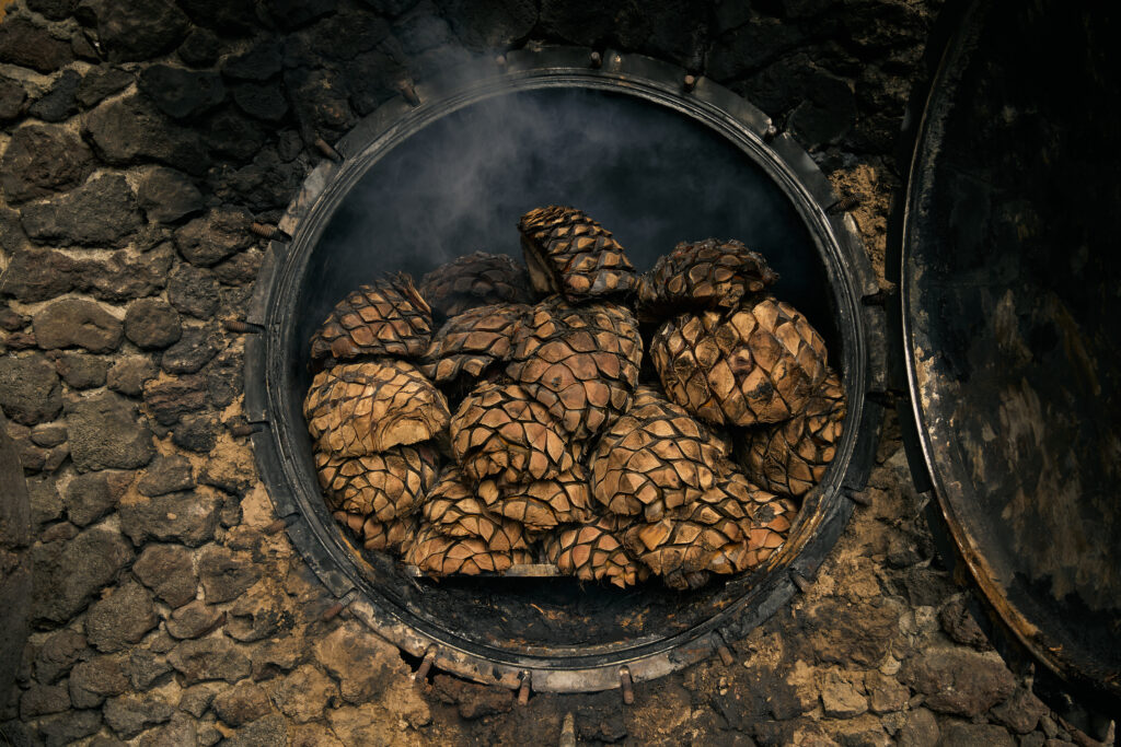 Dobel Tahona, un homenaje a la tradición, calidad y sofisticación de Tequila Maestro Dobel
