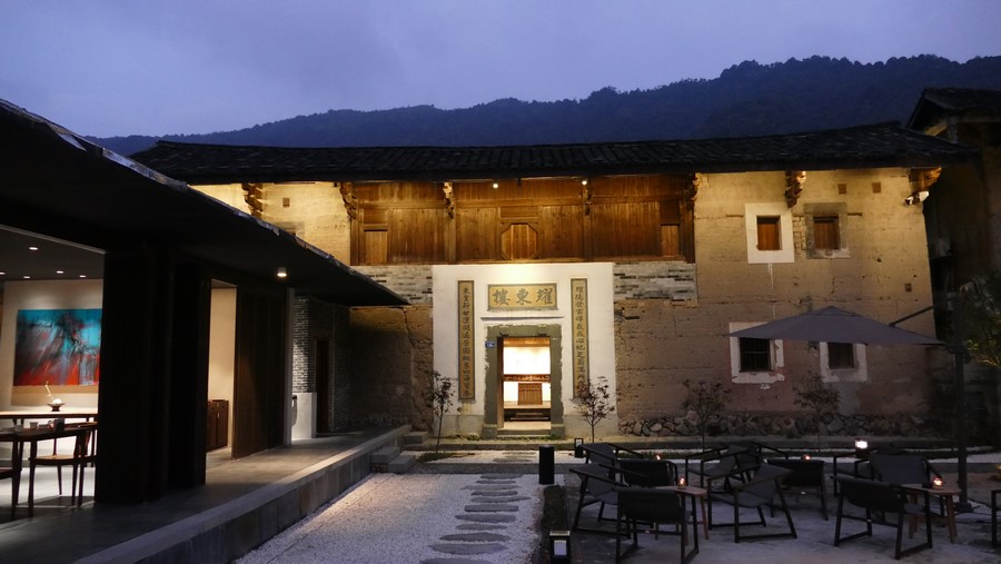 Entre siglos y bambú: el susurro secreto de Tsingpu Tulou Retreat