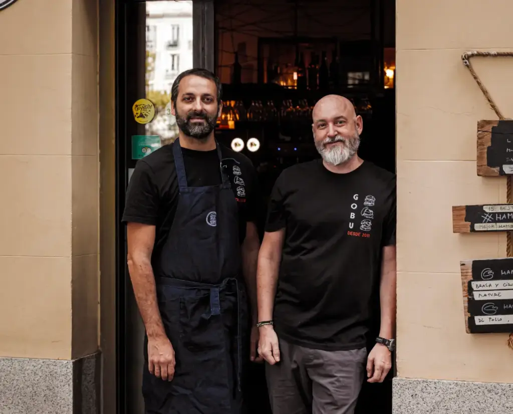 Gobu celebra 14 años al calor de las brasas