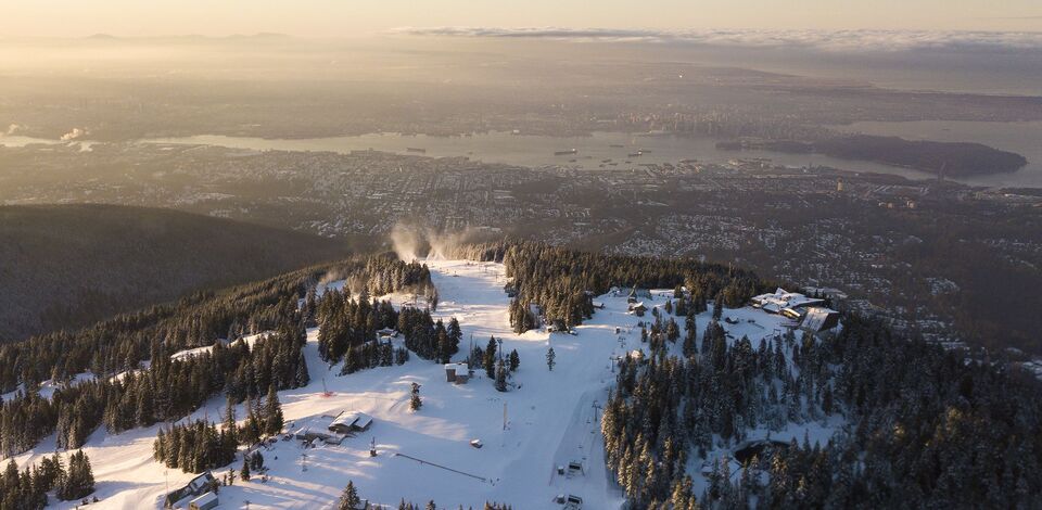Espectaculares resorts de esquí que debes visitar este invierno en el oeste de Canadá 