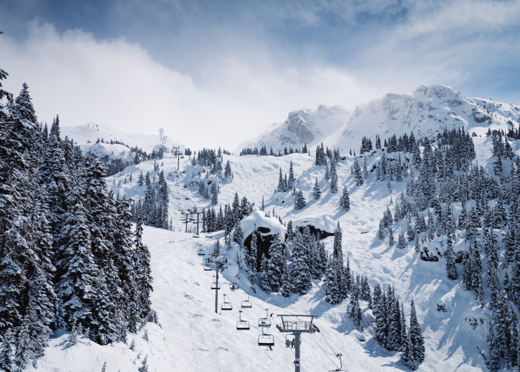 Espectaculares resorts de esquí que debes visitar este invierno en el oeste de Canadá 