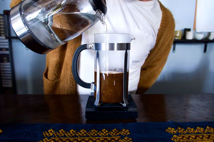 Sigue estos pasos y logra el café perfecto con prensa francesa