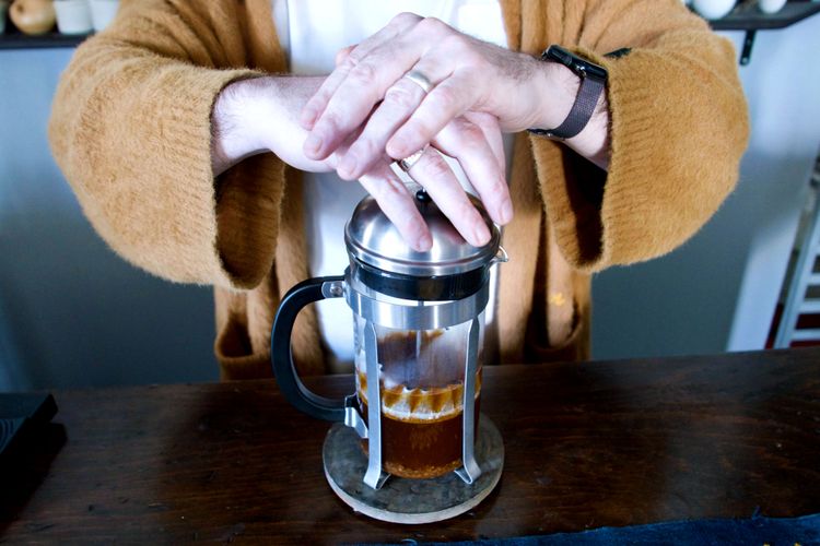 Sigue estos pasos y logra el café perfecto con prensa francesa