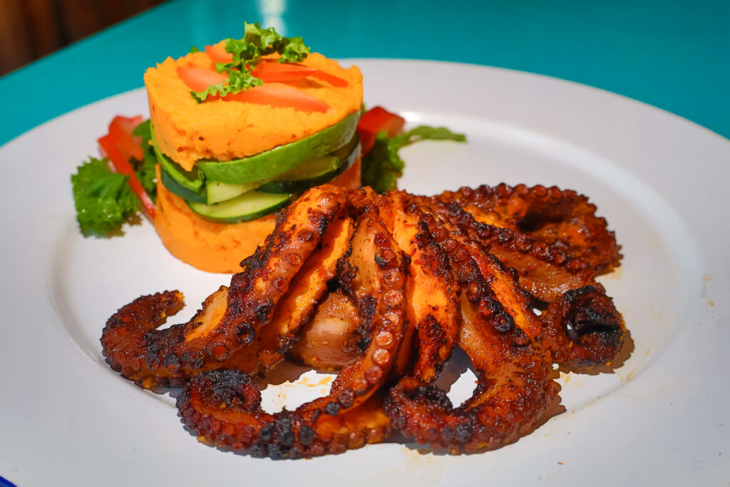 TePEZtlán: frescos pescados y mariscos entre las montañas tepoztecas 