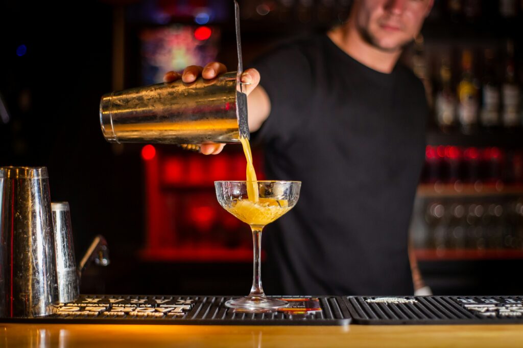 Día del Bartender: historia, técnica y tendencias