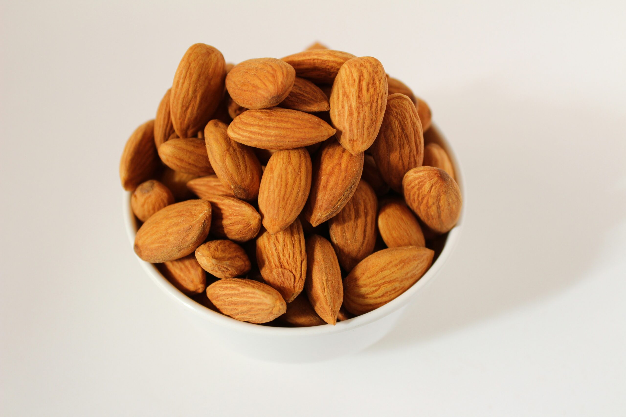 Almendras: el superalimento que cuida tu corazón Almendras: el superalimento que cuida tu corazón