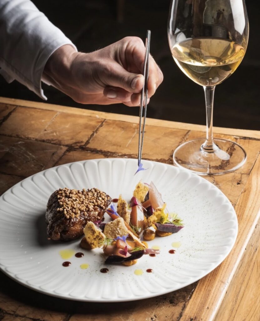 Vacaciones con sabor a mar: hoteles donde la cocina es parte del viaje