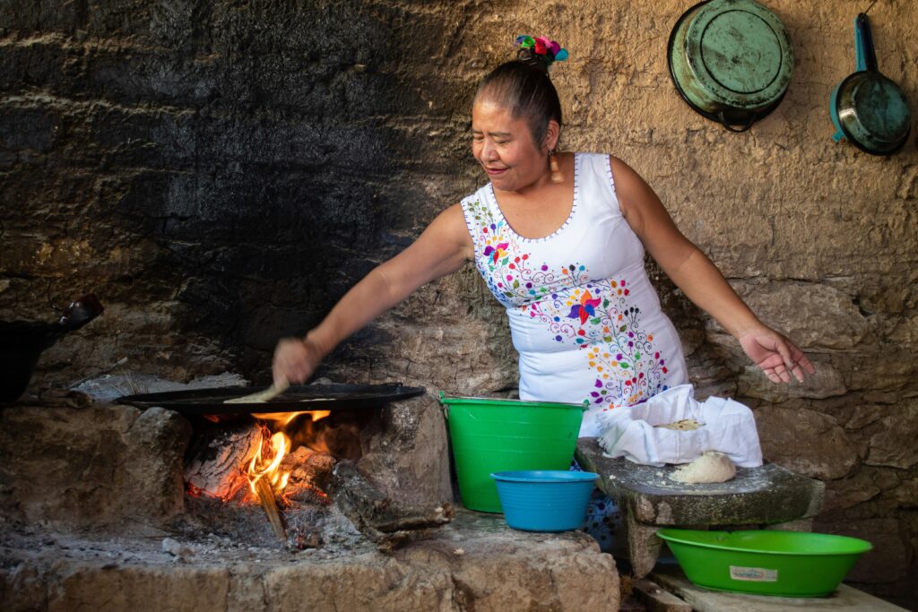 Del metate al reconocimiento global: las mujeres y la cocina mexicana