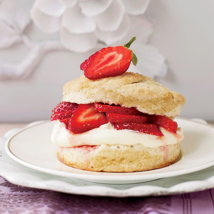 Delicias de estación: pastelitos de fresa con crema de limón