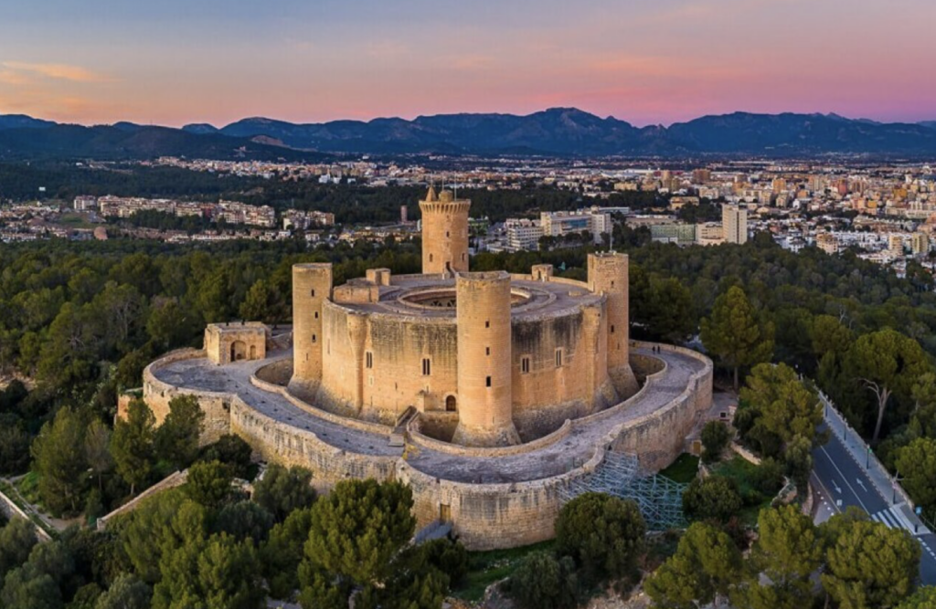 Palma de Mallorca: la luz que nace de la piedra