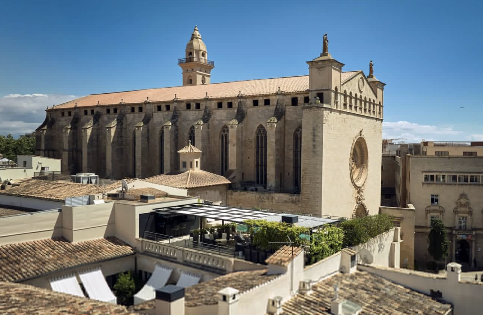 Palma de Mallorca: la luz que nace de la piedra