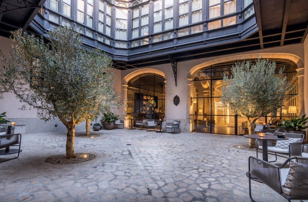 Palma de Mallorca: la luz que nace de la piedra