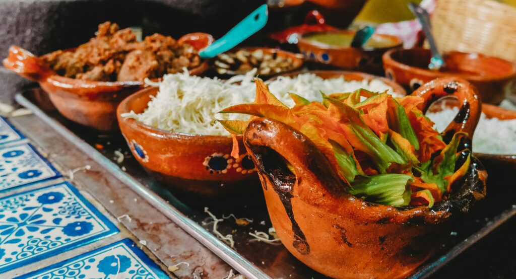 Artefactos que cocinan memoria: la cocina mexicana como herencia viva