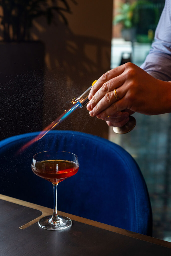 Alchemy by Loews, la coctelería como ritual multisensorial