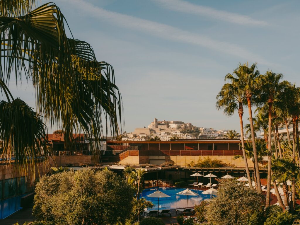 El Ibiza Gran Hotel: arte, agua y una estrella que se gana cada año