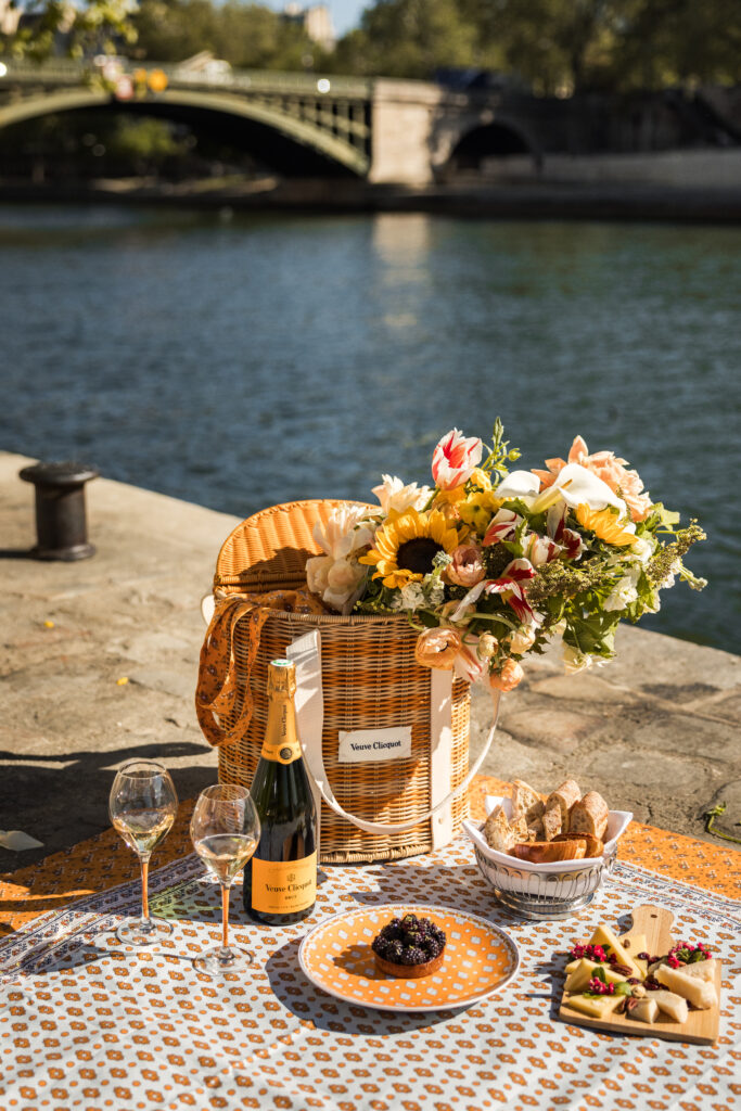 El ritual del picnic parisino se reinventa con Veuve Clicquot y SO/ Paris