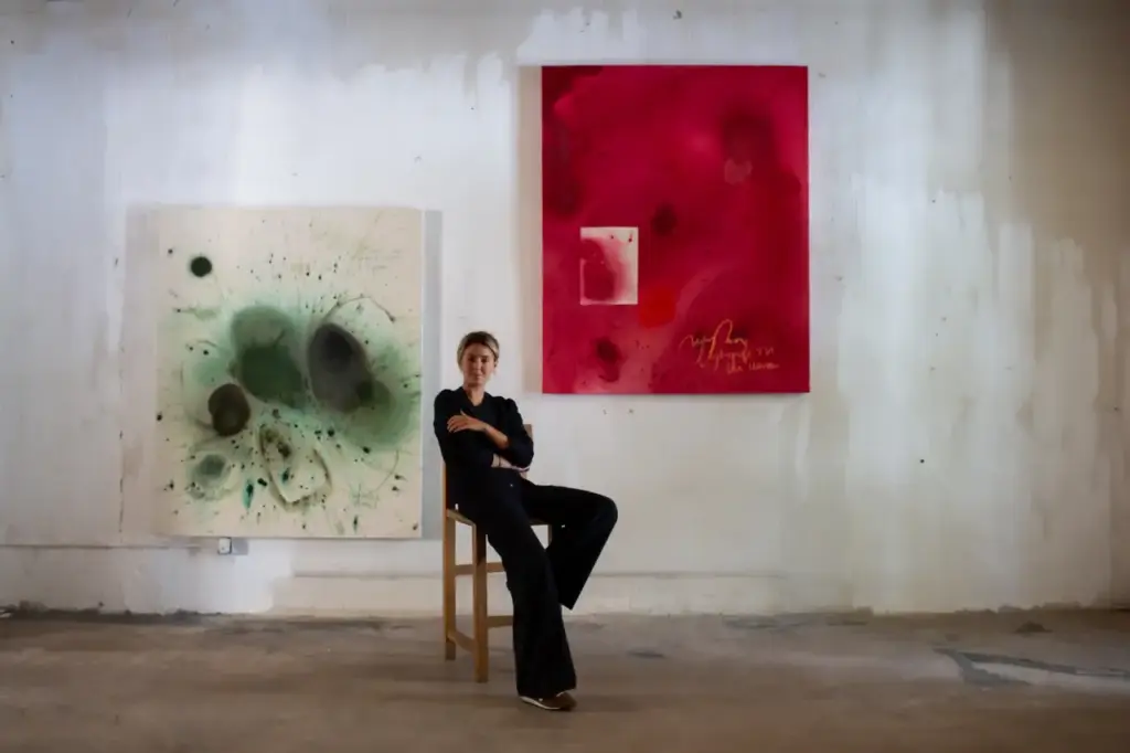 Emociones que se brindan, con Bodegas Santiago Ruiz y la artista Carlota Pérez de Castro